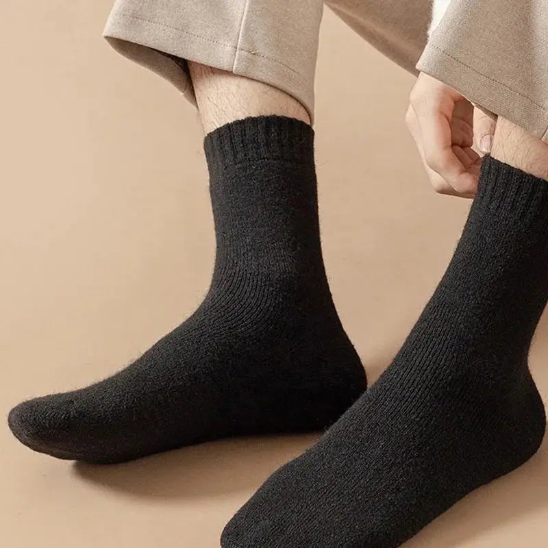 4 PAIRS Merino Wool Thermal Socks – Thick Winter Crew Socks for Men & Women