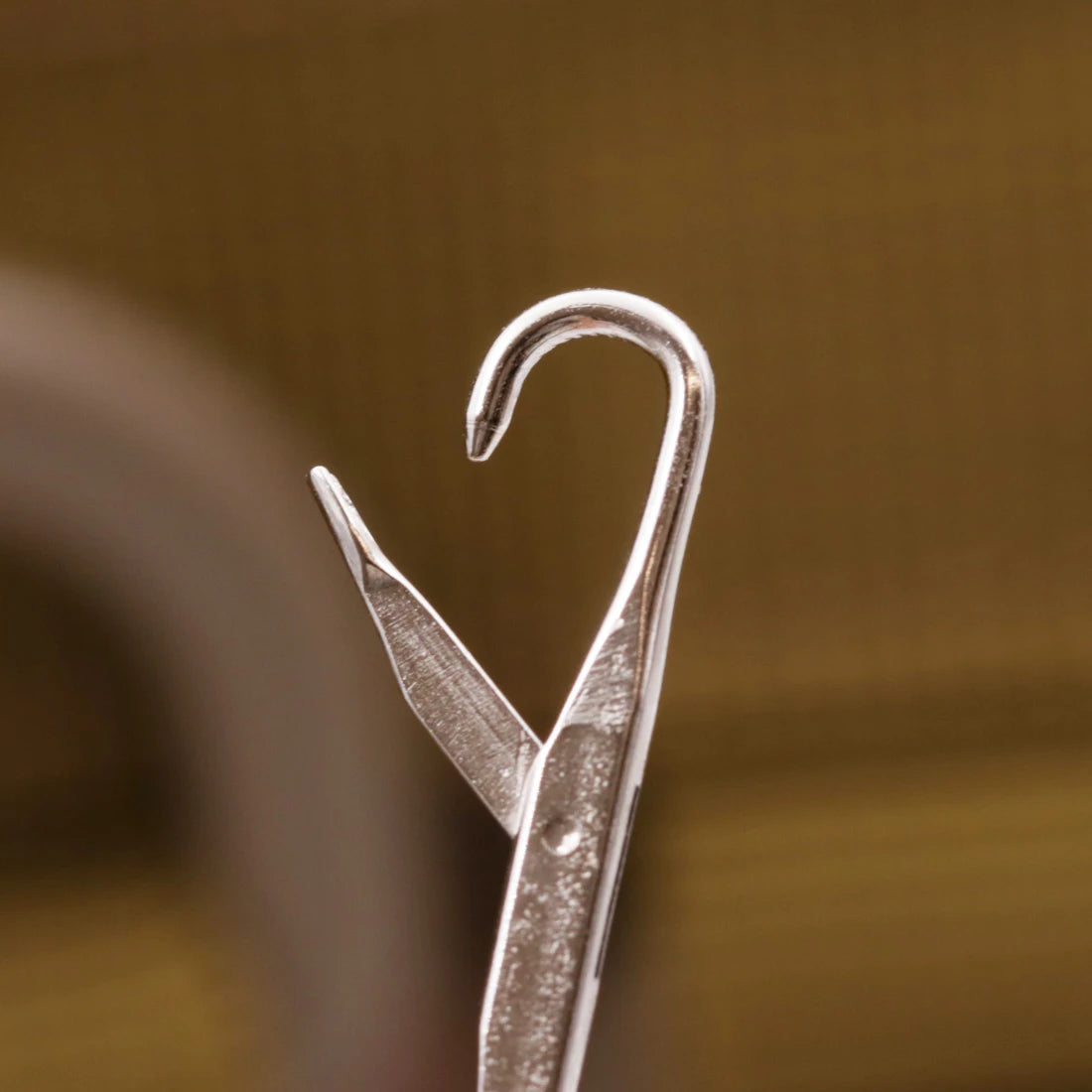 Reverse Latch Rigging Needle for Assist Line Splicing and DIY Use