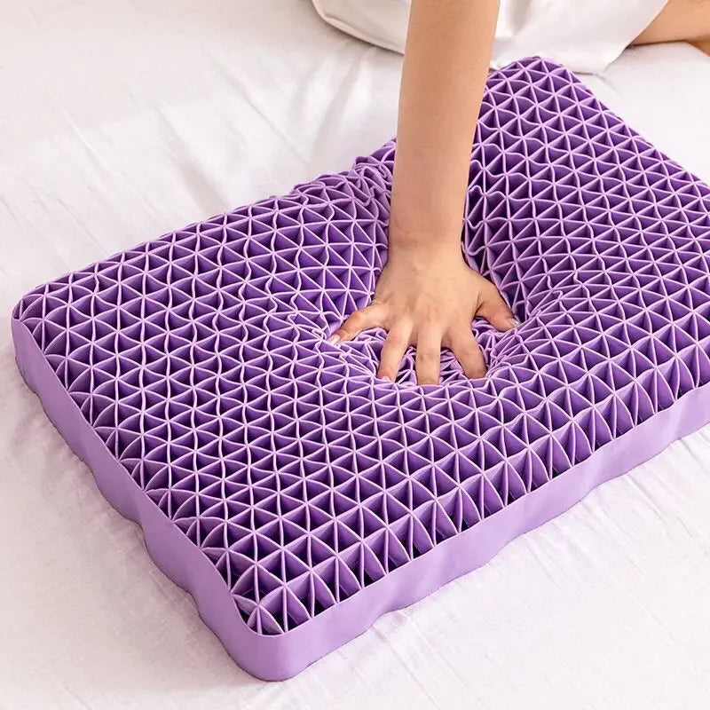 Hand pressing purple gel air layer pillow surface