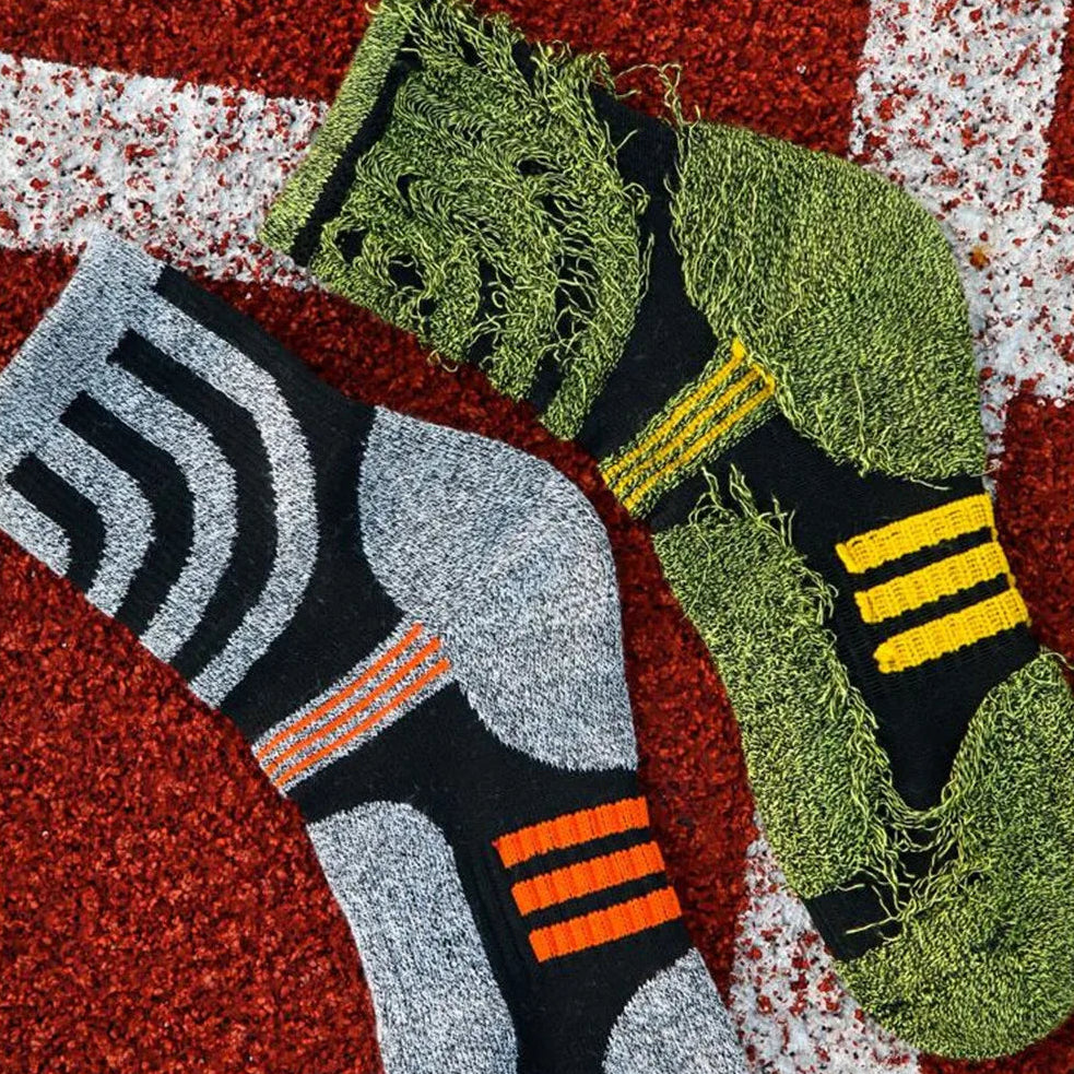 Anti blister hiking crew socks in grey and green