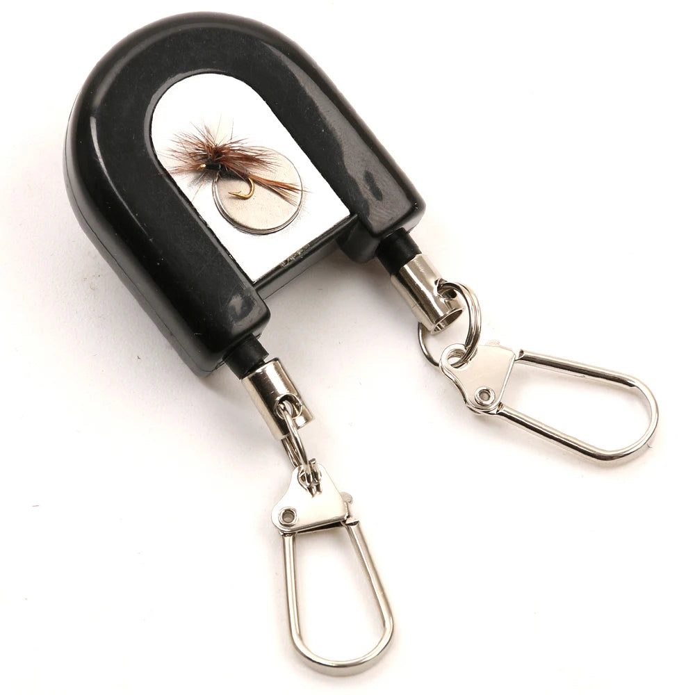 Clip on fly fishing zinger retractor with carabiner