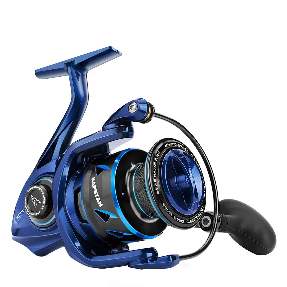 KAPSTAN SE 3000 spinning reel in metallic blue with carbon fibre frame, CNC aluminium spool, and ergonomic TPE handle